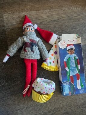 (51) Elf on the Shelf Doll with Extras